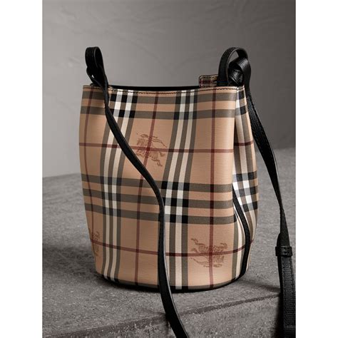 Burberry Borsa a Secchiello Check 